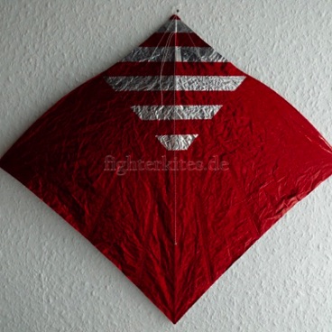 Segel: geätzt
Segelmaterial: Mylar
Bogenstab: Carbon 1,3 mm
Mittelstab: Bambus laminiert
Gesamtgewicht: 8,1 g Segel: geätzt
Segelmaterial: Mylar
Bogenstab: Carbon 1,3 mm
Mittelstab: Bambus laminiert
Gesamtgewicht: 8,1 g
